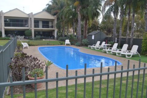 Elsinor Townhouse 8 Mulwala - Taree Accommodation 0