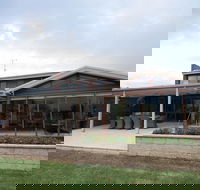 Lake House 61 Mulwala - Taree Accommodation
