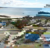 Lazy Wave Beach House - Taree Accommodation