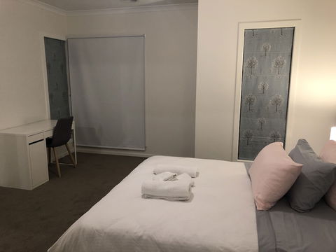 Apple House Tarneit North - Taree Accommodation 4