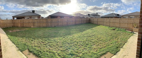 Apple House Tarneit North - Taree Accommodation 0