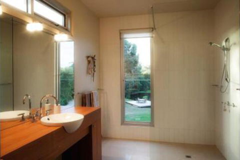 THE Lake House - Surf Side - Taree Accommodation 3