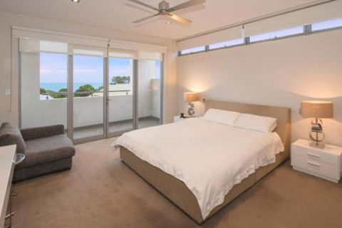Opulent Oasis - Taree Accommodation 5