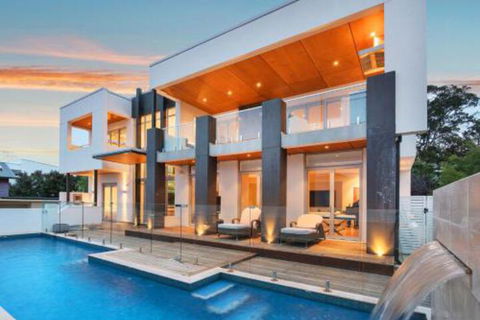 Opulent Oasis - Taree Accommodation 0