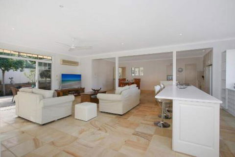 Bella House - Taree Accommodation 3