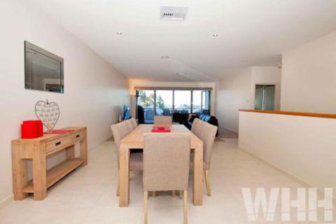 Adelphi Views On Luton Woodlands - Taree Accommodation 2
