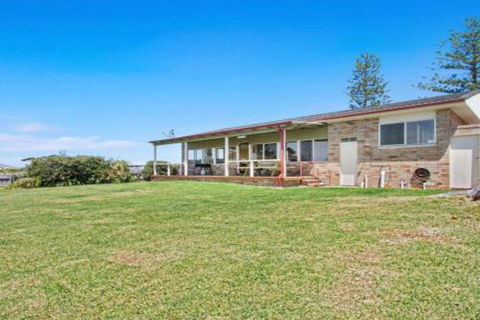 Amazing Aspects Perched Above Tilbury Cove - Taree Accommodation 7