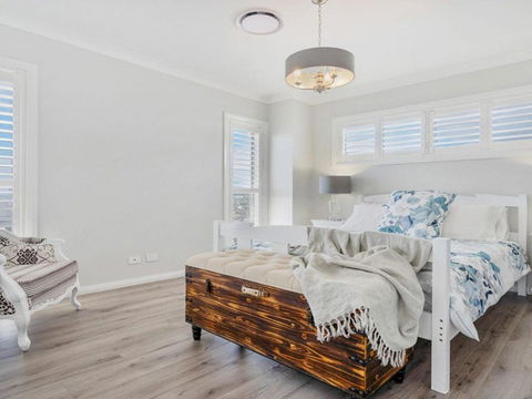 House On The Hill Inspired Coastal Hamptons Vibe - Taree Accommodation 1