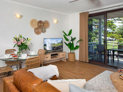 St Tropez Beachside Luxe - Taree Accommodation 3