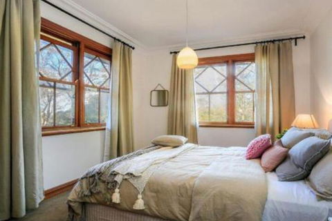 Treetops Elegant Inviting Designer Cedar Home - Taree Accommodation 2