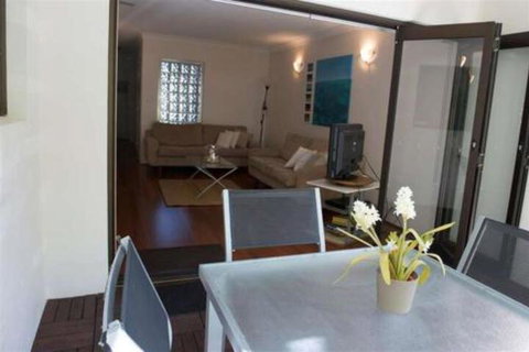 Absolute Beachfront Mooloolaba - Taree Accommodation 2