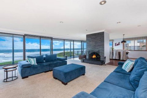 Iluka Perched On East Beach - Taree Accommodation 0