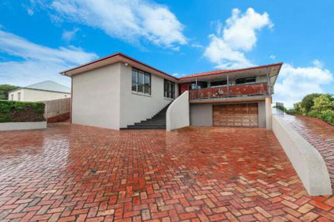 Iluka Perched On East Beach - Taree Accommodation 7