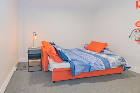 4 Bedroom House Hobart CBD Free Parking - Taree Accommodation 2