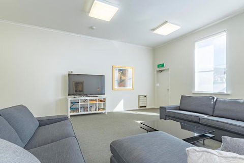 4 Bedroom House Hobart CBD Free Parking - Taree Accommodation 4