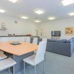 4 Bedroom House Hobart CBD Free Parking - Taree Accommodation 0