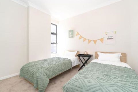SP246 Brandnew Modern Apt In Penrith With Parking - Taree Accommodation 2