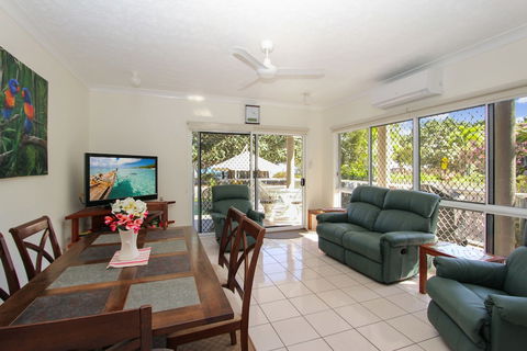 Champagne Apartment 1 - Taree Accommodation 3