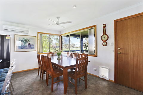 Yarragon 4 Bedroom House In Gippsland - Taree Accommodation 6