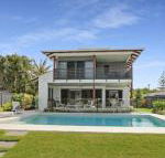 WATERFRONT HOME BORDERING MOOLOOLABA - Taree Accommodation