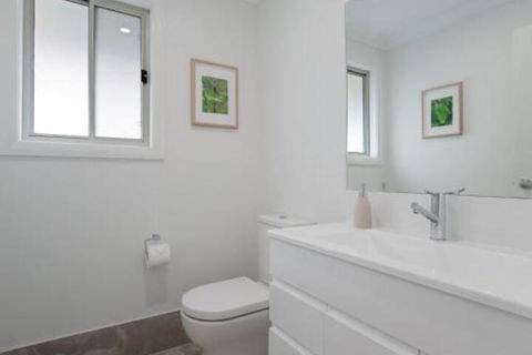 Birubi Breezes 2 / 7 Fitzroy St. Large Duplex With Air Conditioning WIFI & Only 5 Minute Walk To The Beach - Taree Accommodation 6