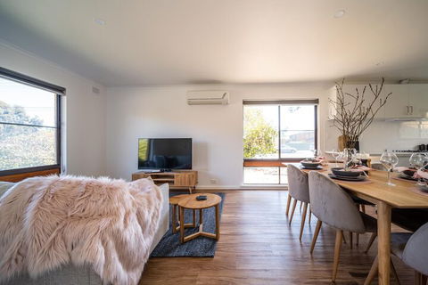 Harmony At Henley Beach Wifi Nespresso Netflix - Taree Accommodation 4
