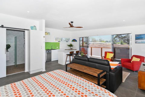 Studio 36 - Taree Accommodation 5