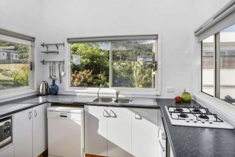 SEAVIEW Ocean Views From A Modern Townhouse - Taree Accommodation 2
