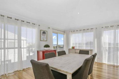 SEAVIEW Ocean Views From A Modern Townhouse - Taree Accommodation 6