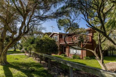 HIP NAUTIC 100 Metres To Beach - Taree Accommodation 2