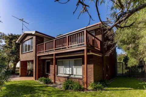 HIP NAUTIC 100 Metres To Beach - Taree Accommodation 4