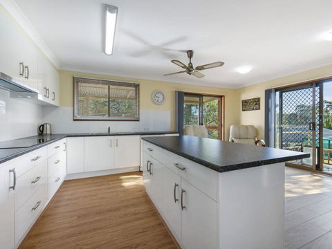 Buckland St. 29 Mollymook - Taree Accommodation 1