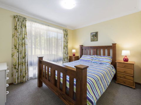 Buckland St. 29 Mollymook - Taree Accommodation 2