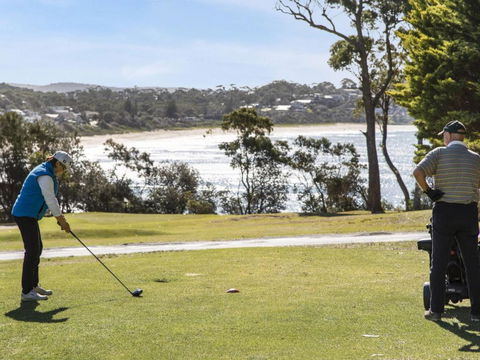 Buckland St. 29 Mollymook - Taree Accommodation 3