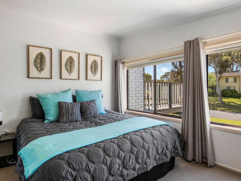 Carroll Ave 85 Mollymook - Taree Accommodation 6