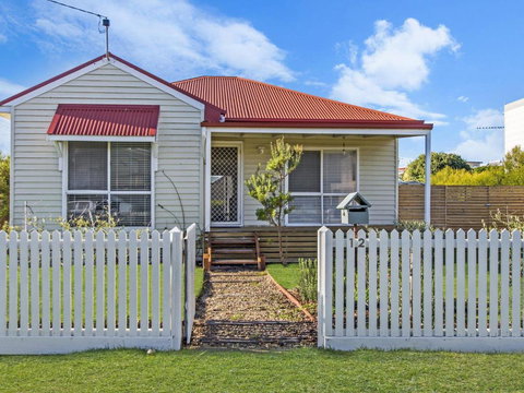 Driftwood House - Taree Accommodation 2