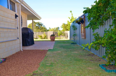 Byford House In The Glades - Taree Accommodation 5