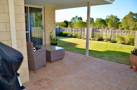 Byford House In The Glades - Taree Accommodation 4