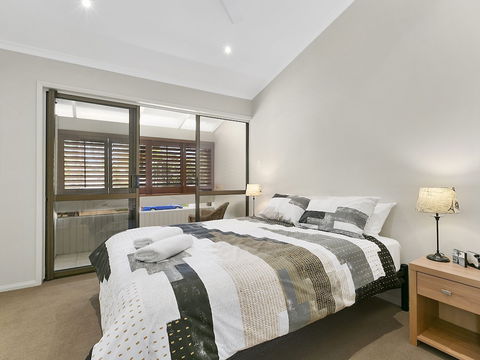 A Superb Location For Enjoying The Best Of Noosa Unit 2 / 69 Noosa Parade - Taree Accommodation 2