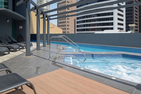 Amazing CBD 2BD Apartment W / Parking & Pool! - Taree Accommodation 3