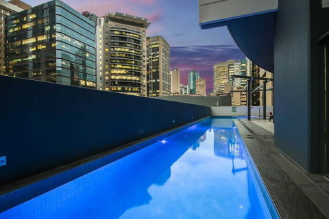 Amazing CBD 2BD Apartment W / Parking & Pool! - Taree Accommodation 4