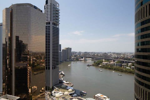 Amazing CBD 2BD Apartment W / Parking & Pool! - Taree Accommodation 1