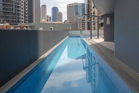 Amazing CBD 2BD Apartment W / Parking & Pool! - Taree Accommodation 5