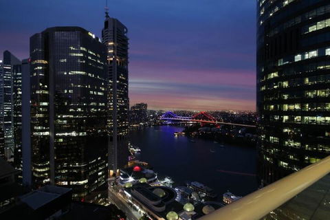 Amazing CBD 2BD Apartment W / Parking & Pool! - Taree Accommodation 2