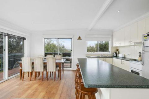 THE BEACH HIVE PET FRIENDLY (OUTSIDE ONLY) INLET SIDE - Taree Accommodation 4