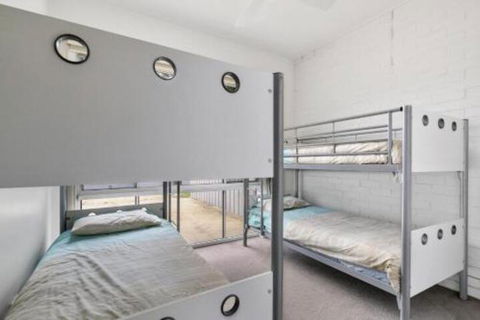 THE BEACH HIVE PET FRIENDLY (OUTSIDE ONLY) INLET SIDE - Taree Accommodation 3