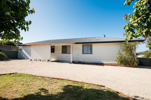Chillax - Taree Accommodation 4