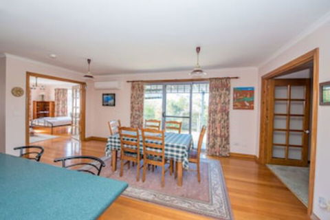 Chillax - Taree Accommodation 0