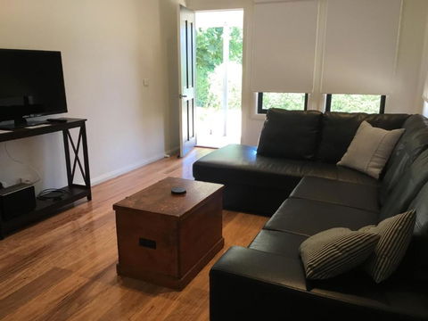 Rail Trail Cottage - Taree Accommodation 6