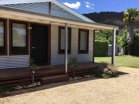 Rail Trail Cottage - Taree Accommodation 3